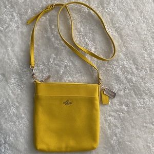 SALE❗️Coach Rowan File Bag - Cute Yellow